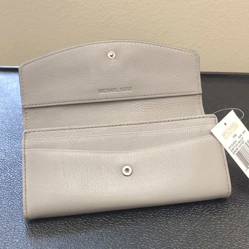 Michael Kors wallet - Picture 4 of 5